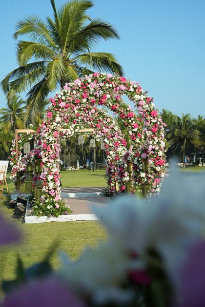 Gate / Entrance and Floral detail — Wedding decor — Taj Exotica